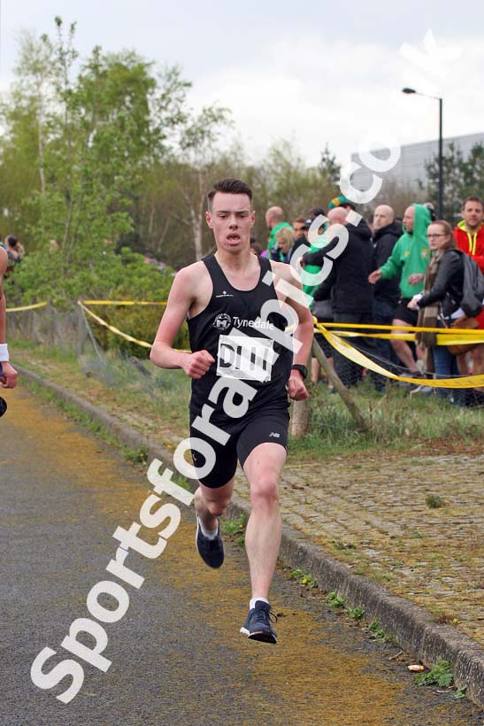 Senior mens relay, Elswick Good Friday Road Races. Photo: David T. Hewitson/Sports for All Pics